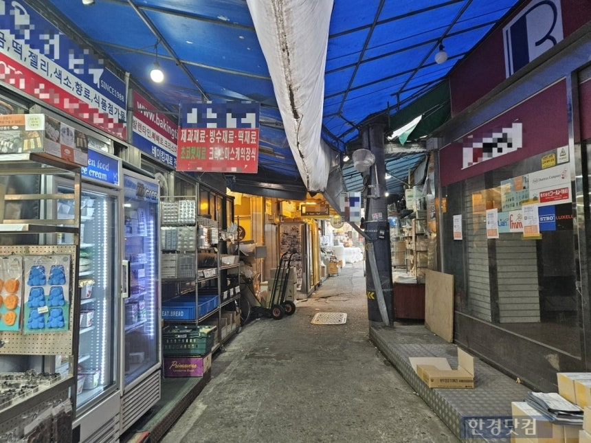 지난 11일 오후 서울 중구 주교동 방산시장에 위치한 베이킹 재료 골목이 한산하다. /사진=박수빈 기자